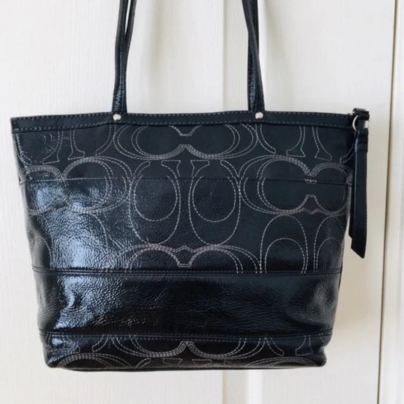 Black Signature Stitched Patent Leather Shoulder Bag F19198 - Picture 7 of 10